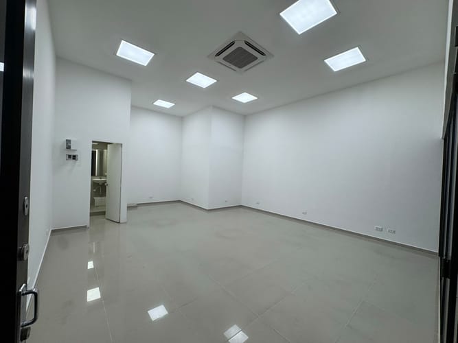 Oficina en arriendo en El Poblado, Medellín, 41 m² · foto 3 de 12