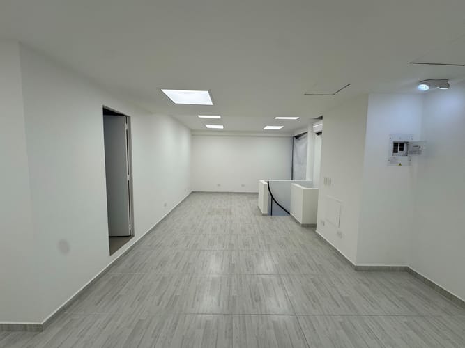 Oficina en arriendo en El Poblado, Medellín, 47 m² · foto 2 de 13