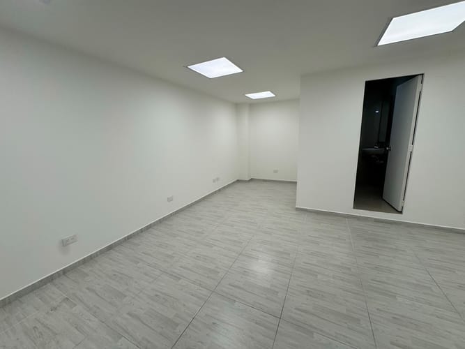 Oficina en arriendo en El Poblado, Medellín, 47 m² · foto 8 de 13
