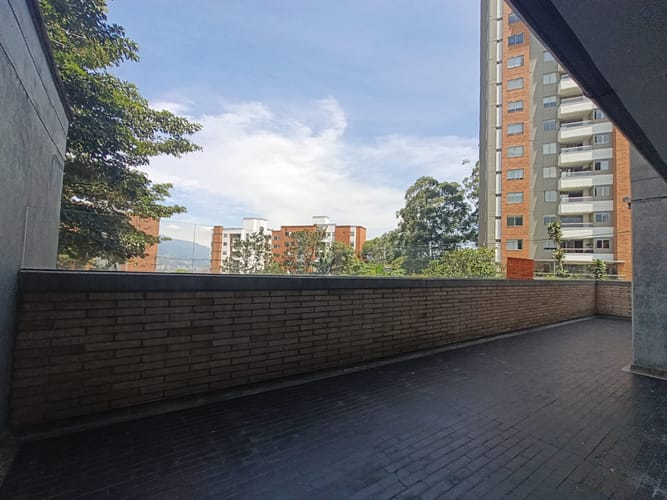 Apartamento de 3 alcobas en arriendo en Jesus Nazareno, Medellín, 220 m² · foto 2 de 20