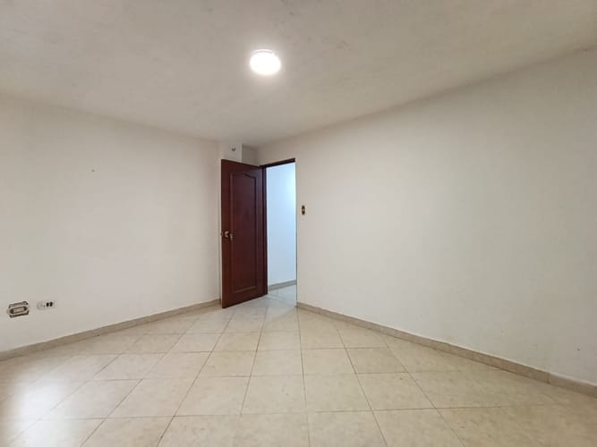 Apartamento de 3 alcobas en arriendo en Cristo Rey, Medellín, 90 m² · foto 4 de 13