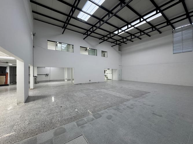 Local en arriendo en El Poblado, Medellín, 500 m² · foto 6 de 20