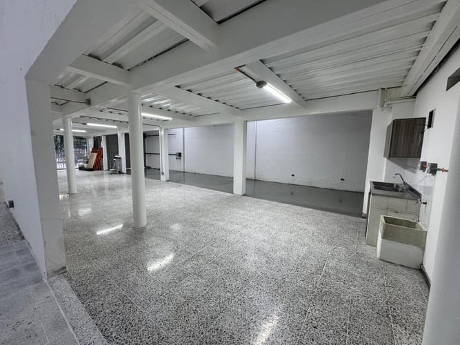 Local en arriendo en El Poblado, Medellín, 500 m² · foto 13 de 20