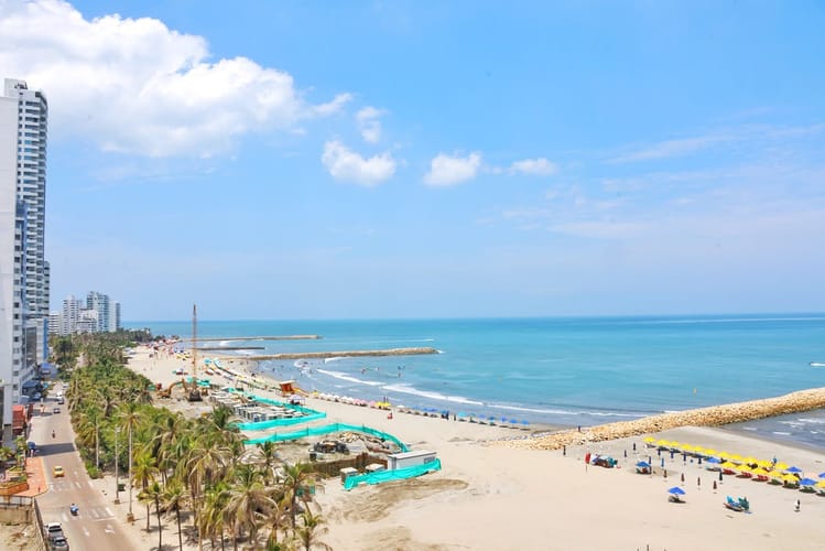 Apartamento de 3 alcobas en arriendo en Bocagrande, Cartagena, 101 m² · foto 2 de 24