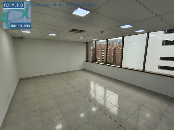 Oficina en arriendo en Milla De Oro, Medellín, 37 m² · foto 2 de 12
