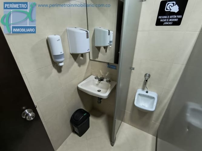 Oficina en arriendo en Milla De Oro, Medellín, 37 m² · foto 9 de 12