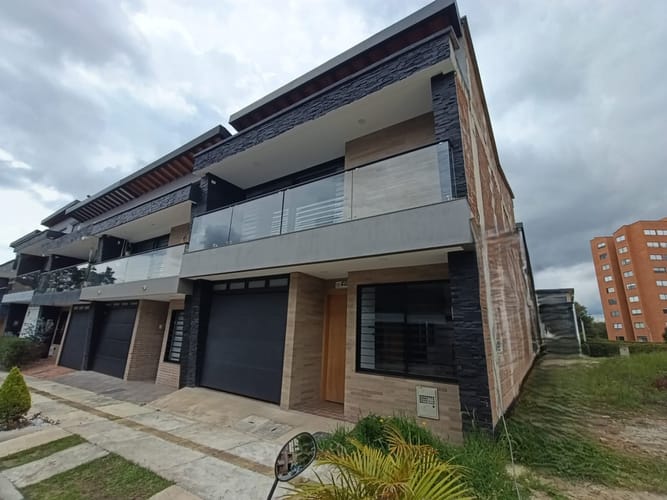 Casa de 3 alcobas en arriendo en Rionegro, 130 m² · foto 2 de 20