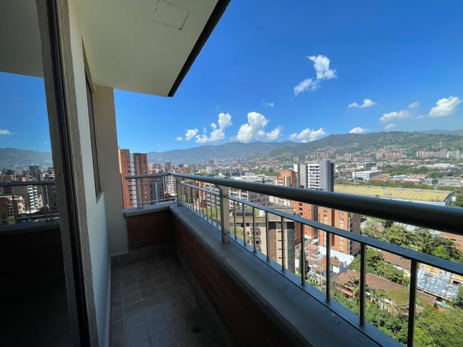 Apartamento de 3 alcobas en arriendo en El Poblado, Medellín, 138 m² · foto 10 de 20