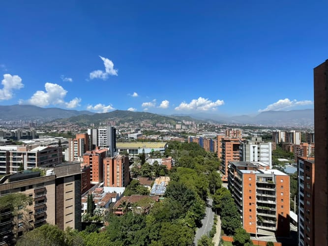 Apartamento de 3 alcobas en arriendo en El Poblado, Medellín, 138 m² · foto 11 de 20