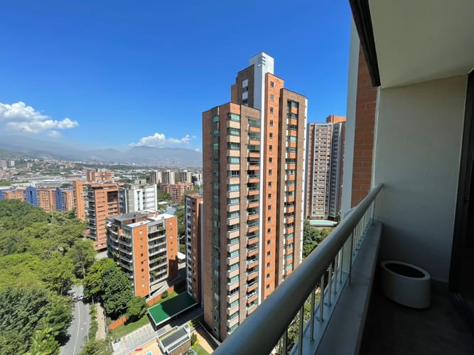 Apartamento de 3 alcobas en arriendo en El Poblado, Medellín, 138 m² · foto 12 de 20