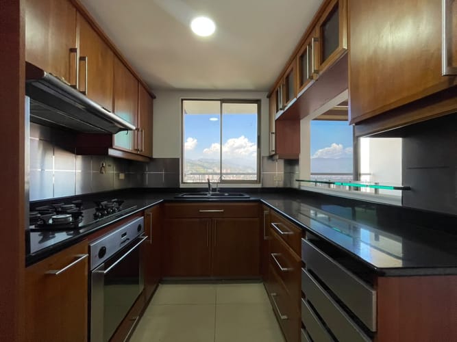 Apartamento de 3 alcobas en arriendo en El Poblado, Medellín, 138 m² · foto 14 de 20