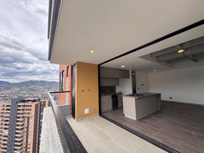 Apartamento de 2 alcobas en arriendo en Loma Del Esmeraldal, Envigado, 98 m² · foto 2 de 14