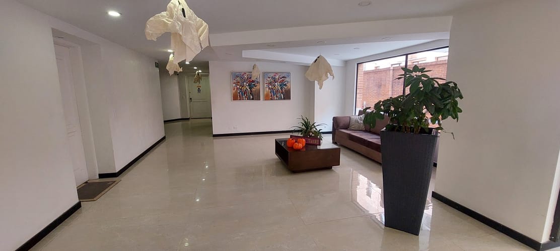 Apartamento de 3 alcobas en venta en La Carolina, Bogotá, 173 m² · foto 2 de 24