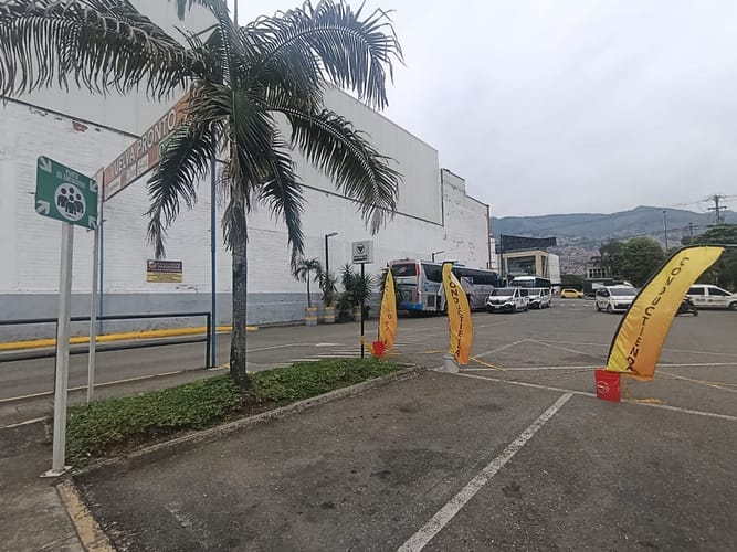 Local en arriendo en Caribe, Medellín, 73 m² · foto 3 de 12