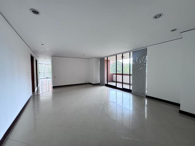Apartamento de 3 alcobas en arriendo en El Poblado, Medellín, 145 m² · foto 3 de 20