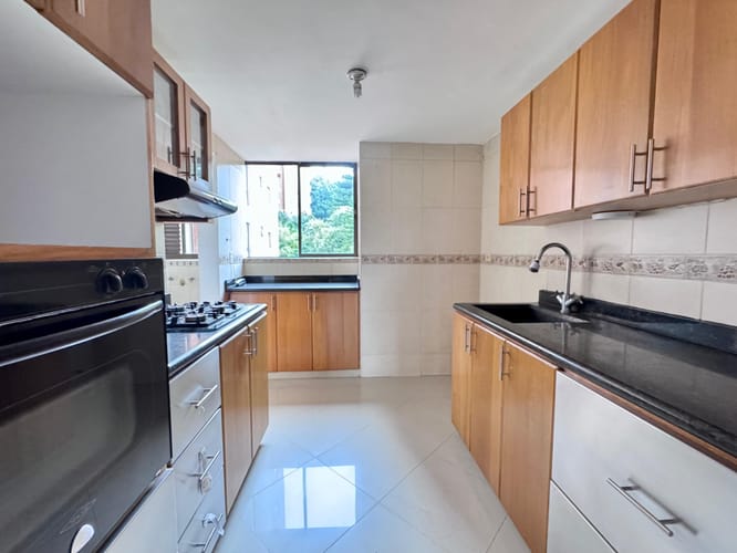 Apartamento de 3 alcobas en arriendo en El Poblado, Medellín, 145 m² · foto 4 de 20