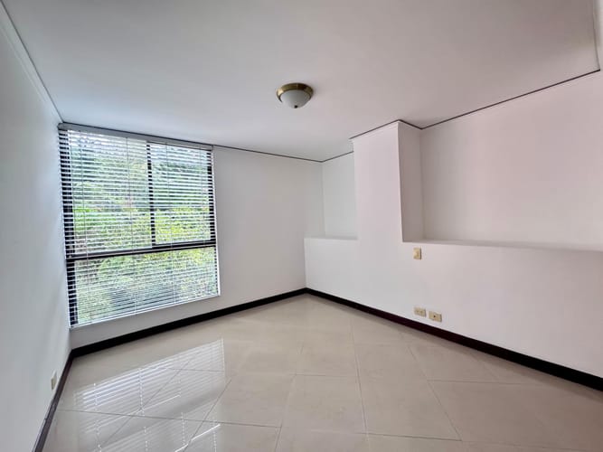 Apartamento de 3 alcobas en arriendo en El Poblado, Medellín, 145 m² · foto 12 de 20