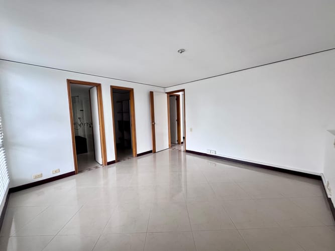 Apartamento de 3 alcobas en arriendo en El Poblado, Medellín, 145 m² · foto 18 de 20