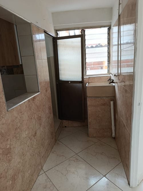 Casa de 4 alcobas en arriendo en Campo Valdes No.1, Medellín, 52 m² · foto 8 de 24