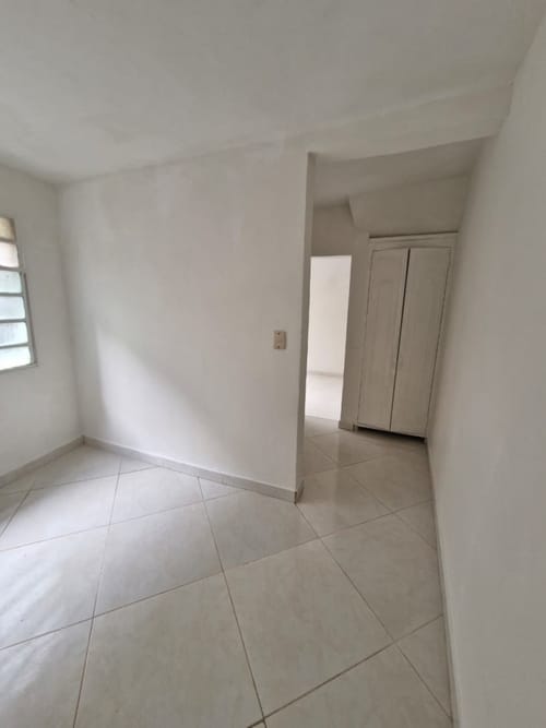 Casa de 4 alcobas en arriendo en Campo Valdes No.1, Medellín, 52 m² · foto 13 de 24