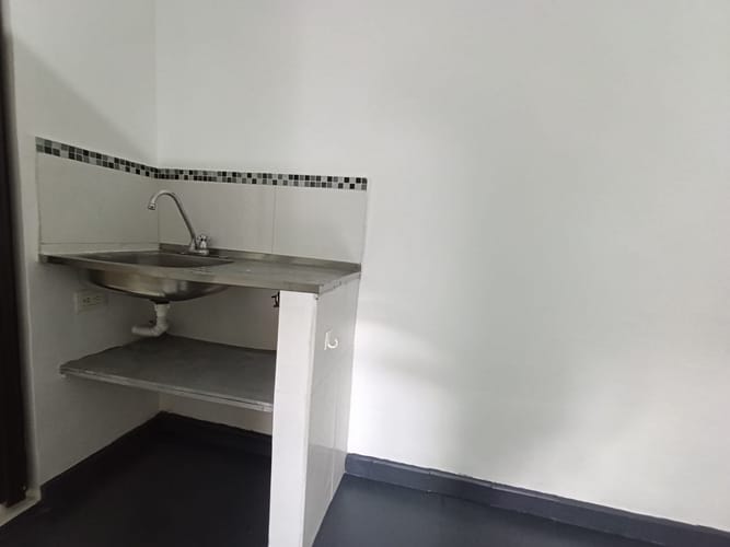 Local en arriendo en Laureles, Medellín, 18 m² · foto 11 de 20