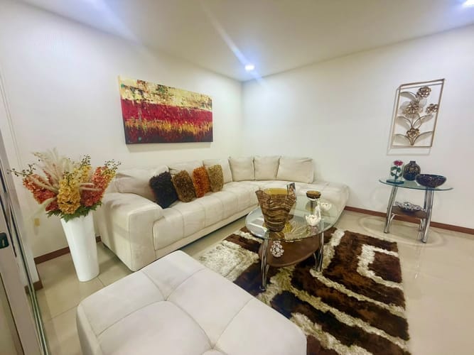 Casa de 3 alcobas en venta en El Poblado, Envigado, 237 m² · foto 2 de 19