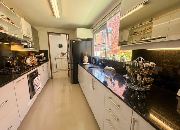 Casa de 3 alcobas en venta en El Poblado, Envigado, 237 m² · foto 4 de 19