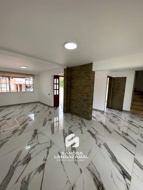 Casa de 5 alcobas en venta en Lagos Del Cacique, Bucaramanga, 339 m² · foto 3 de 24