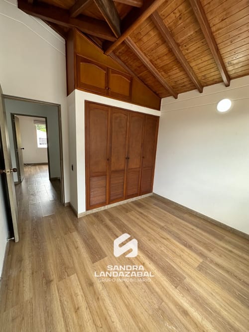 Casa de 5 alcobas en venta en Lagos Del Cacique, Bucaramanga, 339 m² · foto 2 de 24