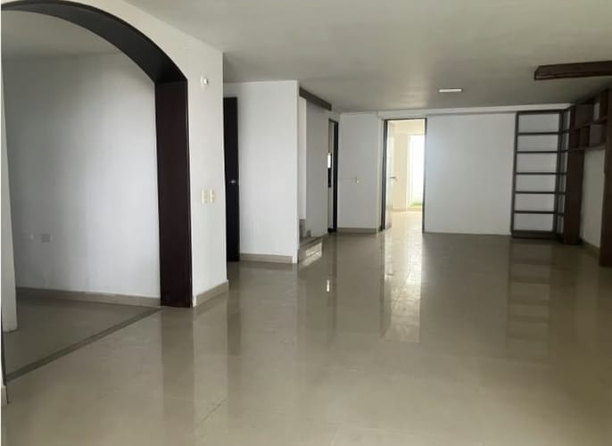 Casa de 6 alcobas en venta en Quintas De Don Simon, Cali, 285 m² · foto 3 de 24