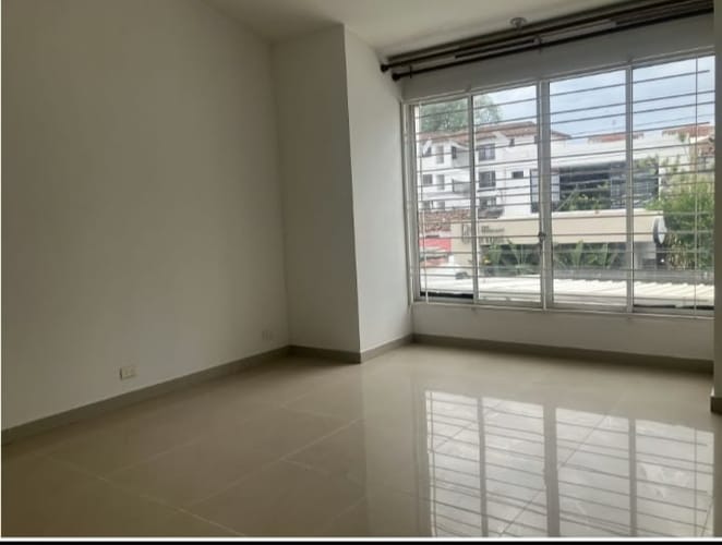 Casa de 6 alcobas en venta en Quintas De Don Simon, Cali, 285 m² · foto 4 de 24