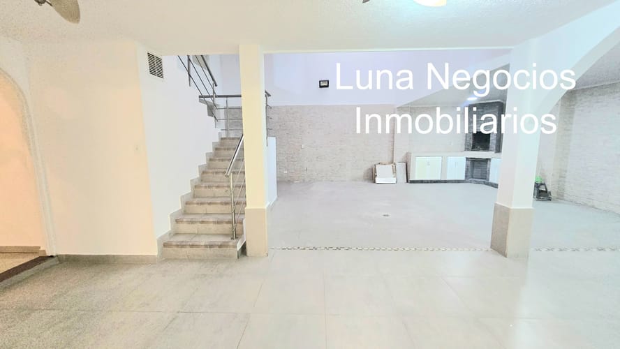 Casa de 4 alcobas en venta en Quintas Del Cacique, Bucaramanga, 250 m² · foto 2 de 23