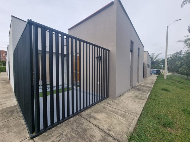 Casa de 3 alcobas en venta en Cerritos, Pereira, 140 m² · foto 2 de 24