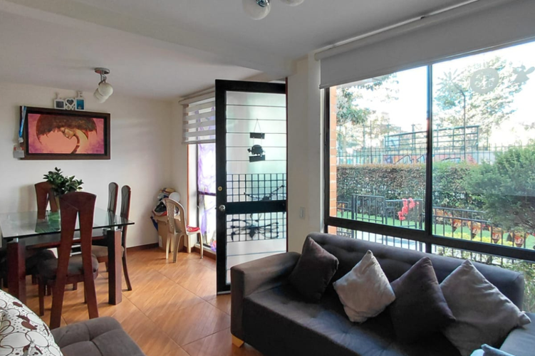 Casa de 3 alcobas en venta en Ciudad Salitre, Bogotá, 100 m² · foto 2 de 24