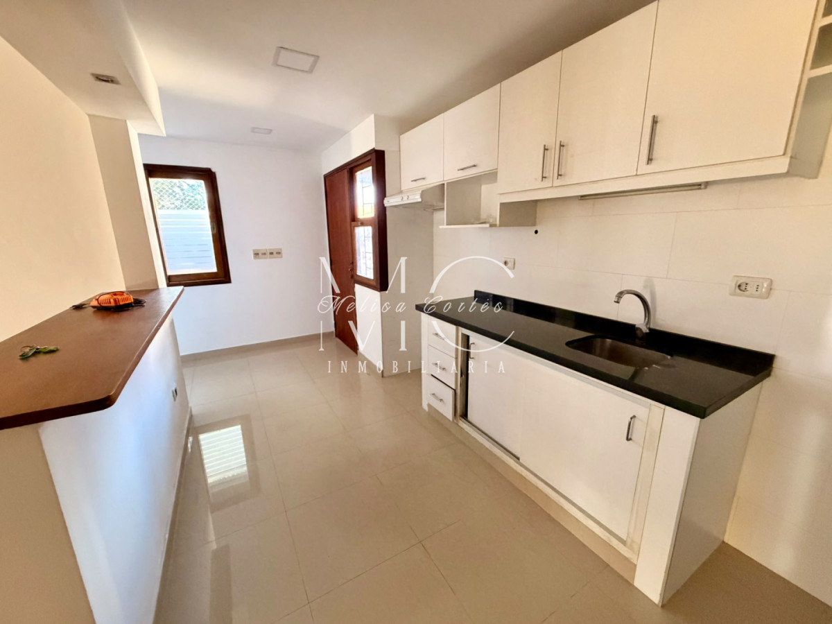 Casa en alquiler anual en el centro de Maldonado, ideal para comercio · Foto 6