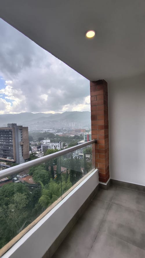Apartamento de 2 alcobas en arriendo en La Aguacatala, Medellín, 78 m² · foto 9 de 17