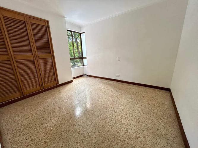 Apartamento de 3 alcobas en venta en El Poblado, Medellín, 137 m² · foto 5 de 19
