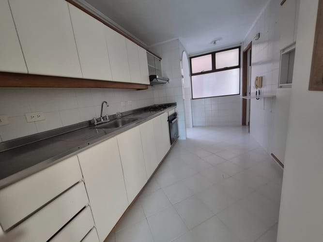 Apartamento de 3 alcobas en venta en El Poblado, Medellín, 137 m² · foto 15 de 19