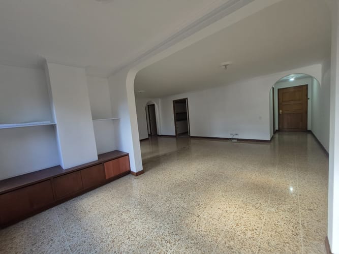 Apartamento de 3 alcobas en venta en El Poblado, Medellín, 137 m² · foto 18 de 19