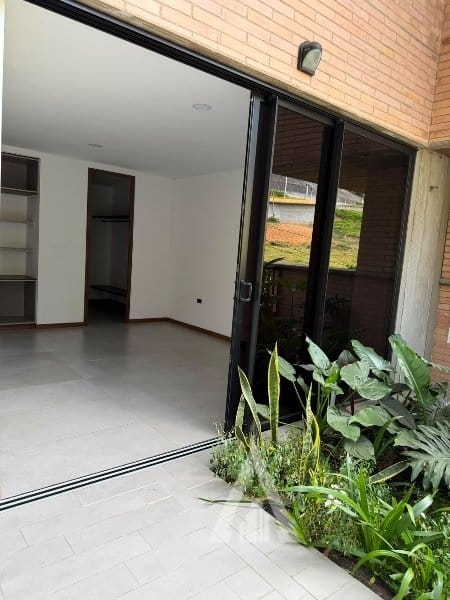 Apartamento de 1 alcoba en arriendo en Los Naranjos, Medellín, 87 m² · foto 23 de 24