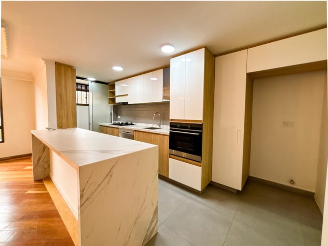 Apartamento en venta en Santa Barbara Occidental, Bogotá · foto 3 de 22