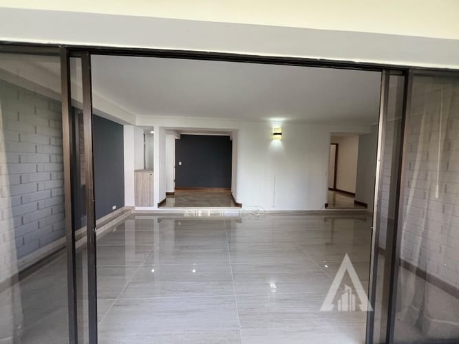 Apartamento de 3 alcobas en arriendo en La Florida, Medellín, 155 m² · foto 18 de 24