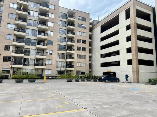 Apartamento de 3 alcobas en arriendo en Santa Cruz, Cajicá, 82 m² · foto 2 de 19