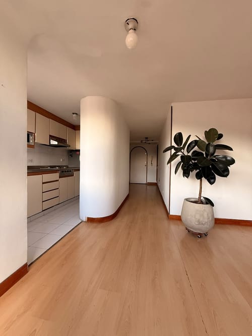 Apartamento de 2 alcobas en arriendo en Chicó Reservado, Bogotá, 90 m² · foto 3 de 17