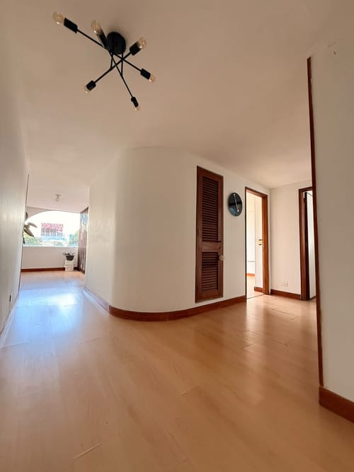 Apartamento de 2 alcobas en arriendo en Chicó Reservado, Bogotá, 90 m² · foto 6 de 17