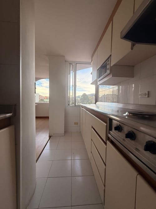 Apartamento de 2 alcobas en arriendo en Chicó Reservado, Bogotá, 90 m² · foto 11 de 17