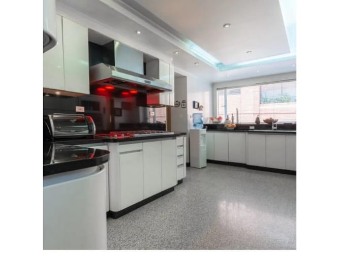 Apartamento de 4 alcobas en venta en Santa Barbara, Bogotá, 404 m² · foto 12 de 18