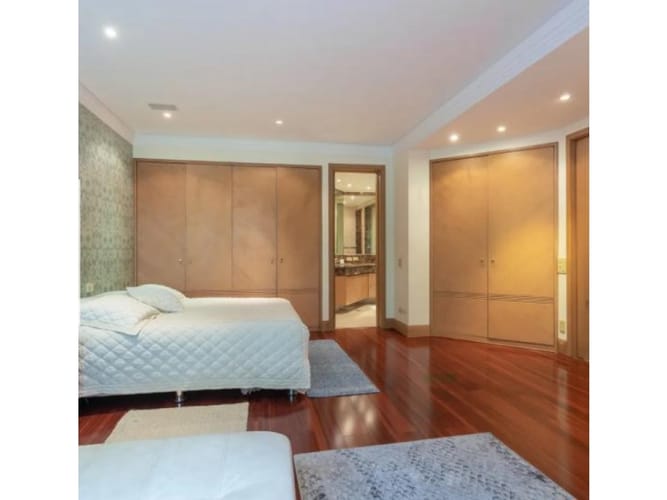 Apartamento de 4 alcobas en venta en Santa Barbara, Bogotá, 404 m² · foto 13 de 18
