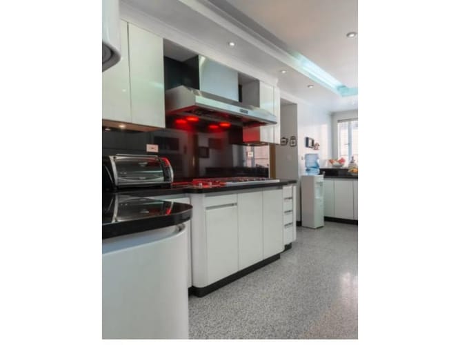 Apartamento de 4 alcobas en venta en Santa Barbara, Bogotá, 404 m² · foto 14 de 18