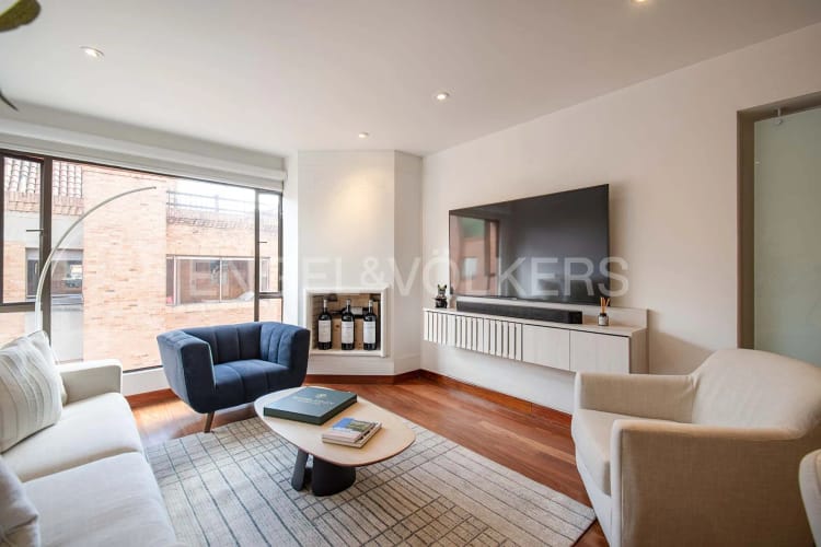 Apartamento de 3 alcobas en venta en Chicó Navarra, Bogotá, 145 m² · foto 2 de 14